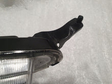 Laden Sie das Bild in den Galerie-Viewer, Frontscheinwerfer Mitsubishi Colt Xenon Ein Stück (Rechts oder Links) Headlight