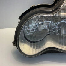 Laden Sie das Bild in den Galerie-Viewer, Frontscheinwerfer Mercedes-Benz T-Model A2038201161 Links Scheinwerfer Headlight SCH1010256535gj