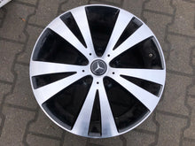 Laden Sie das Bild in den Galerie-Viewer, 1x Alufelge 17 Zoll 7.0&quot; 5x112 35ET KBA46400 Mercedes-Benz Rim Wheel