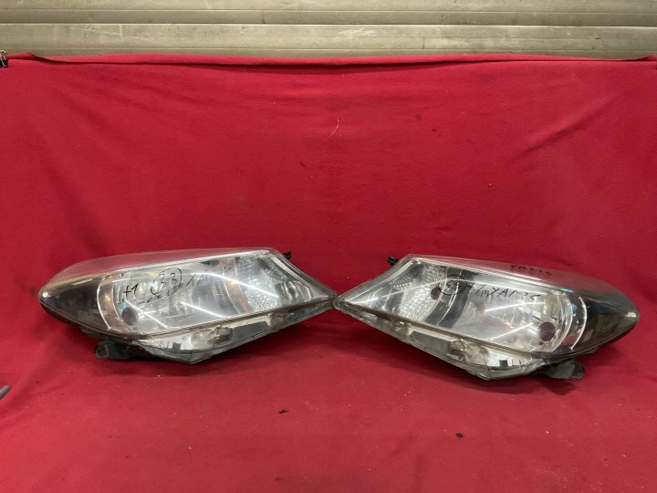 Frontscheinwerfer Toyota Yaris Ein Satz Scheinwerfer Headlight SCH4288683374wg