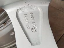 Laden Sie das Bild in den Galerie-Viewer, 1x Alufelge 17 Zoll 7.0&quot; 5x114.3 45ET Silber KH04-7017 Hyundai Tucson Rim Wheel