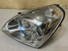 Laden Sie das Bild in den Galerie-Viewer, Frontscheinwerfer Kia Carnival I 92101-4D0XX Ein Stück (Rechts oder Links)