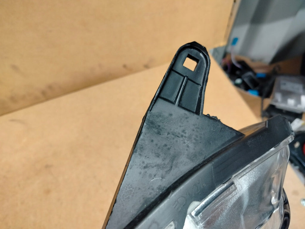 Frontscheinwerfer Citroën C-Crosser Xenon Ein Stück (Rechts oder Links)