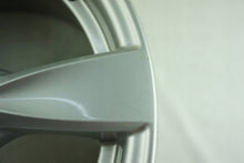 Load image into Gallery viewer, 1x Alufelge 17 Zoll 6.5" 5x120 47ET Glanz Silber 6795561 BMW 1 E81 E87 Rim Wheel FEL3862552840cw