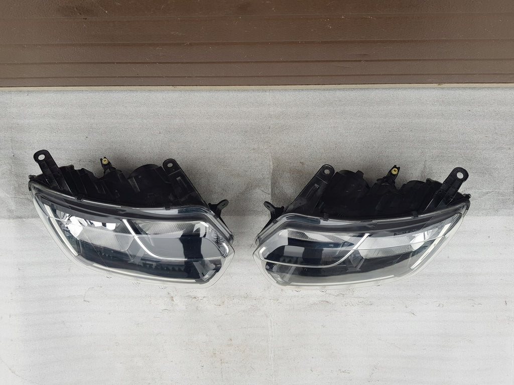 Frontscheinwerfer Dacia Duster 260101133R 260609367R Ein Satz Headlight SCH2512905803ir