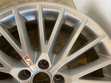 Laden Sie das Bild in den Galerie-Viewer, 1x Alufelge 18 Zoll 8.5" 5x112 50ET Glanz Silber 8S0601025D Audi Tt Rim Wheel FEL4830282912vi