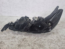 Laden Sie das Bild in den Galerie-Viewer, Frontscheinwerfer Toyota Hilux VIII MKE174 Rechts Scheinwerfer Headlight SCH2279865543ty