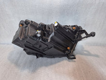 Laden Sie das Bild in den Galerie-Viewer, Frontscheinwerfer Skoda Kamiq 658941015 LED Links Scheinwerfer Headlight SCH2059742015ow