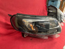 Laden Sie das Bild in den Galerie-Viewer, Frontscheinwerfer Opel Zafira Vivaro 9832836480 9832837680 Xenon Ein Satz
