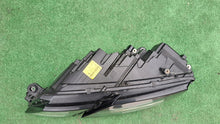 Laden Sie das Bild in den Galerie-Viewer, Frontscheinwerfer Skoda Octavia III 5E1941015E LED Links Scheinwerfer Headlight SCH2418756675et