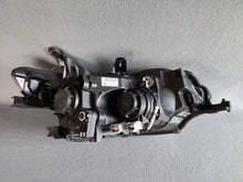 Laden Sie das Bild in den Galerie-Viewer, Frontscheinwerfer Mitsubishi Outlander III 8301D0-93 Links Headlight