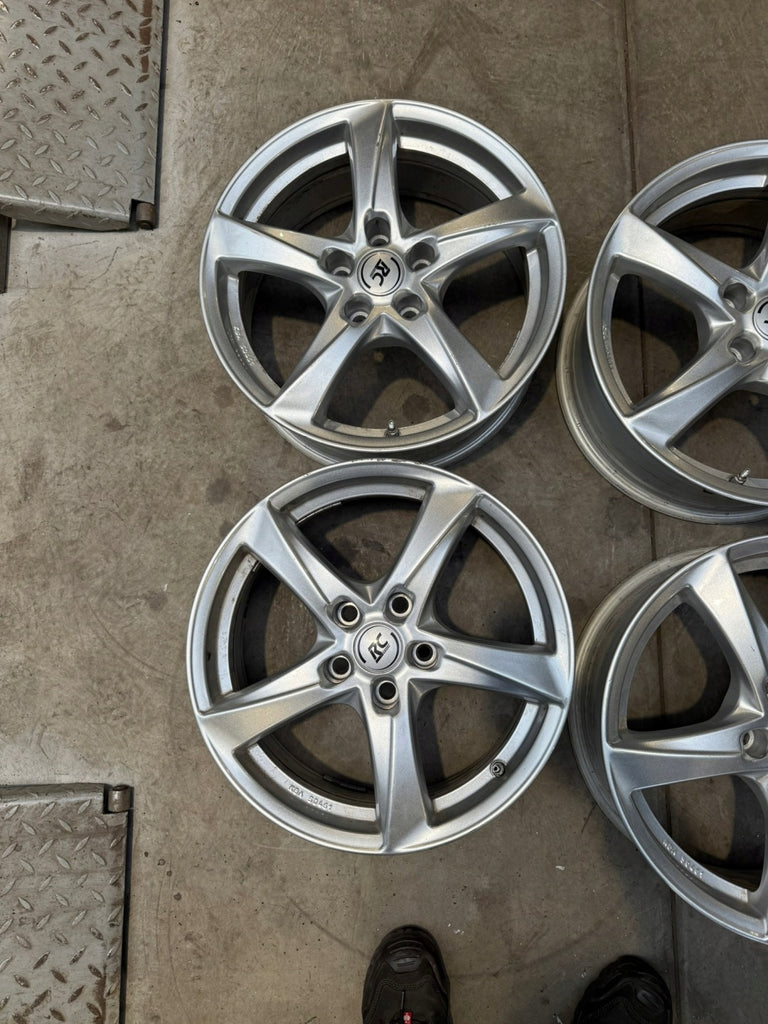 4x Alufelge 16 Zoll 6.5" 5x114.3 36ET Glanz Silber RC30656 Rim Wheel FEL8824390838dv