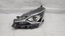 Load image into Gallery viewer, Frontscheinwerfer Toyota Yaris Links Scheinwerfer Headlight