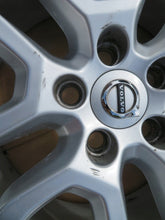 Laden Sie das Bild in den Galerie-Viewer, 1x Alufelge 17 Zoll 7.0" 5x108 50ET Glanz Silber 31423874 Volvo V40 Cross FEL1416273285bo
