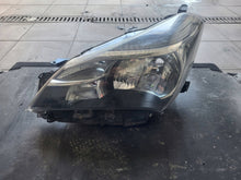 Load image into Gallery viewer, Frontscheinwerfer Toyota Yaris Links Scheinwerfer Headlight
