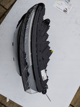 Laden Sie das Bild in den Galerie-Viewer, Frontscheinwerfer Skoda Kamiq 658941016 Rechts Scheinwerfer Headlight SCH7894108717li