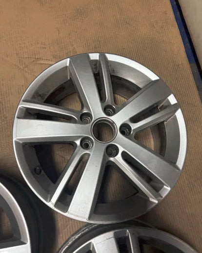 1x Alufelge 16 Zoll 6.5" 5x112 50ET Glanz Silber 5K0601025AH VW Golf Rim Wheel FEL9698407884kp