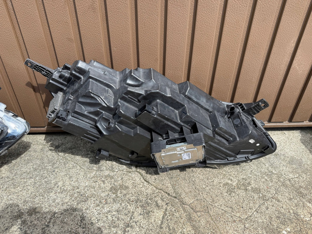 Frontscheinwerfer Ford Kuga LV4B-13E017-AH LV4B-13E016-AS LED Ein Satz Headlight SCH6196919055sb