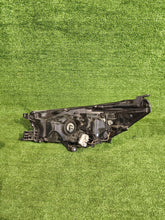 Laden Sie das Bild in den Galerie-Viewer, Frontscheinwerfer Toyota Hilux VIII CSC28960 Rechts Scheinwerfer Headlight SCH4811469847xv