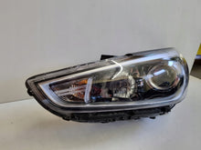 Laden Sie das Bild in den Galerie-Viewer, Frontscheinwerfer Hyundai I30 III 92101-G4020 Links Scheinwerfer Headlight