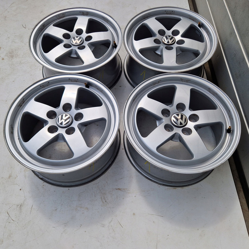 4x Alufelge 16 Zoll 7.0" 5x112 35ET 8W0601025 Audi B7 B8 Passat Tiguan Sharan