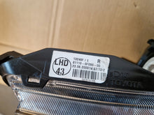 Load image into Gallery viewer, Frontscheinwerfer Toyota Verso 81110-0F090 Rechts Scheinwerfer Headlight SCH7944015755vr