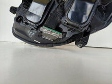 Laden Sie das Bild in den Galerie-Viewer, Frontscheinwerfer Opel Zafira 9832836480 Xenon Rechts Scheinwerfer Headlight SCH7747110371qb