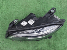 Laden Sie das Bild in den Galerie-Viewer, Frontscheinwerfer Mercedes-Benz Gla A1569062300 Links Scheinwerfer Headlight SCH4234768854zt