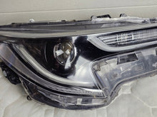 Laden Sie das Bild in den Galerie-Viewer, Frontscheinwerfer Toyota Corolla 81110-02S70 LED Ein Stück (Rechts oder Links)