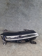 Laden Sie das Bild in den Galerie-Viewer, Frontscheinwerfer Renault Megane E-Tech 260104574R LED Rechts oder Links SCH5601788650rb