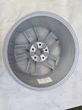 Laden Sie das Bild in den Galerie-Viewer, 1x Alufelge 15 Zoll 5.5&quot; 5x112 40ET 5F0601025 Seat Rim Wheel