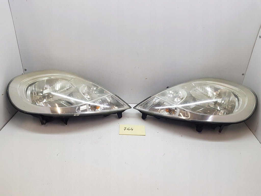 Frontscheinwerfer Renault Trafic II 8200701356 Ein Satz Scheinwerfer Headlight