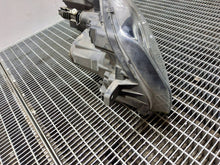 Laden Sie das Bild in den Galerie-Viewer, Frontscheinwerfer Dacia Sandero 260607877R Links Scheinwerfer Headlight SCH9838205756xf