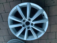 Load image into Gallery viewer, 1x Alufelge 17 Zoll 6.5&quot; 5x112 41ET Glanz Silber 3G0071497C VW Passat B8