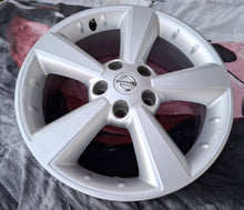 Load image into Gallery viewer, 1x Alufelge 17 Zoll 6.5" 5x114.3 40ET Glanz Silber 40300EY17C Nissan Qashqai I FEL9506414545ug