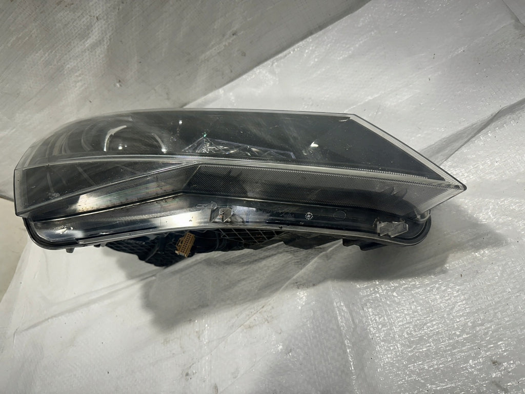 Frontscheinwerfer Skoda Superb III 3V1941016B Xenon Rechts Headlight