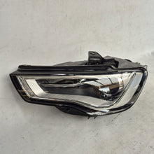 Load image into Gallery viewer, Frontscheinwerfer Audi A3 8V0941005 Xenon Ein Stück (Rechts oder Links)