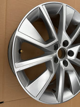 Load image into Gallery viewer, 1x Alufelge 17 Zoll 6.5" 5x100 658601025D Skoda I Rim Wheel FEL4168265993cv