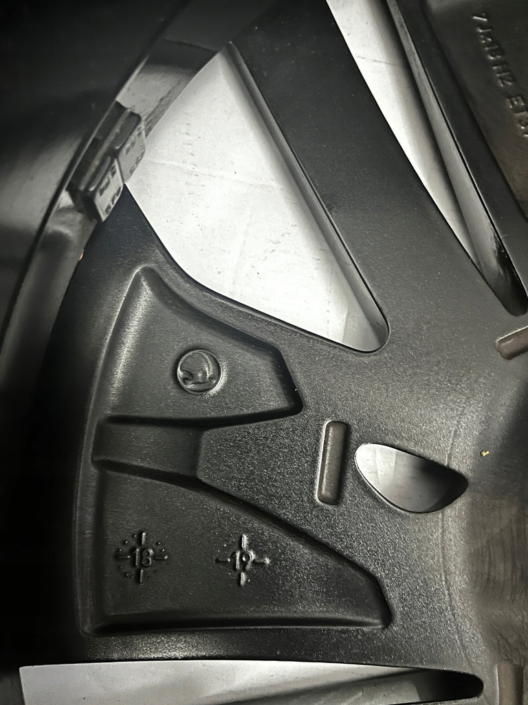 1x Alufelge 18 Zoll 7.0" 5x100 39ET Glanz Schwarz 658601025 Skoda Scala Kamiq