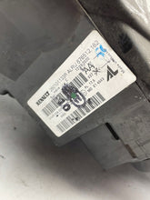 Laden Sie das Bild in den Galerie-Viewer, Frontscheinwerfer Dacia Duster 260101133R LED Rechts Scheinwerfer Headlight