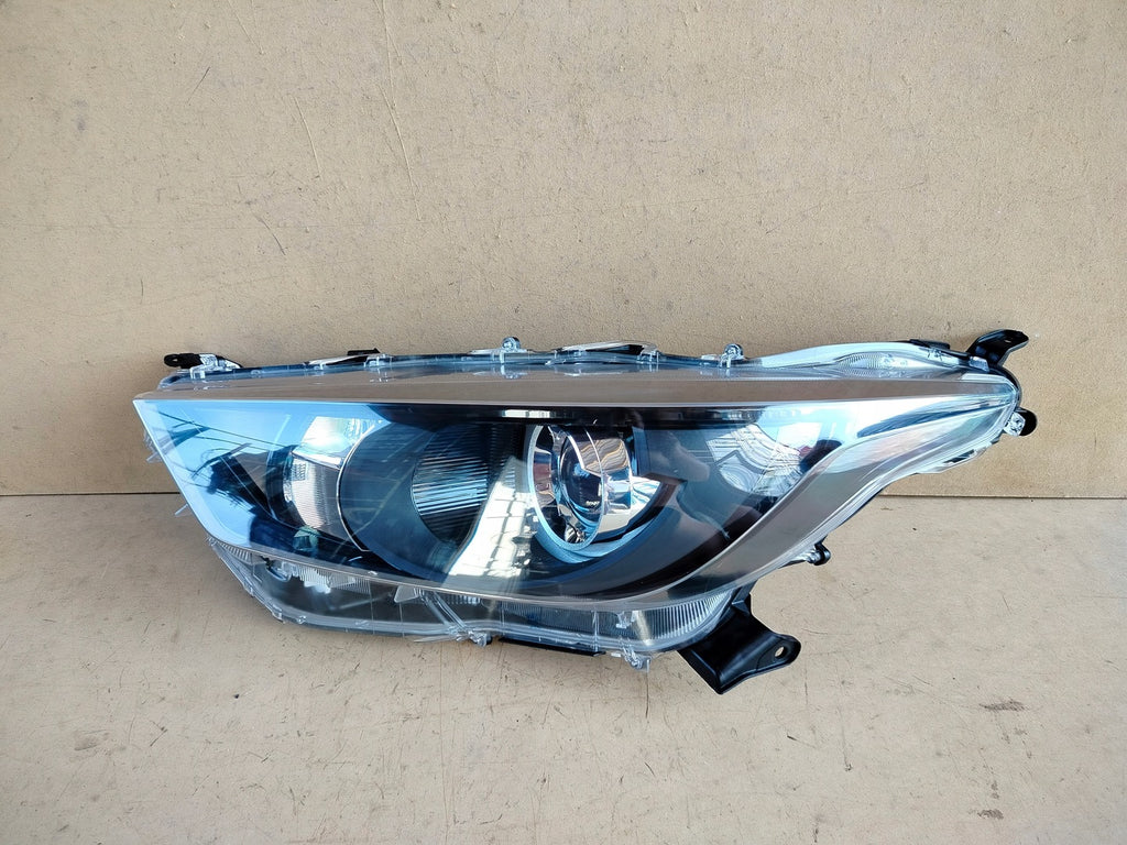 Frontscheinwerfer Toyota Yaris Links Scheinwerfer Headlight
