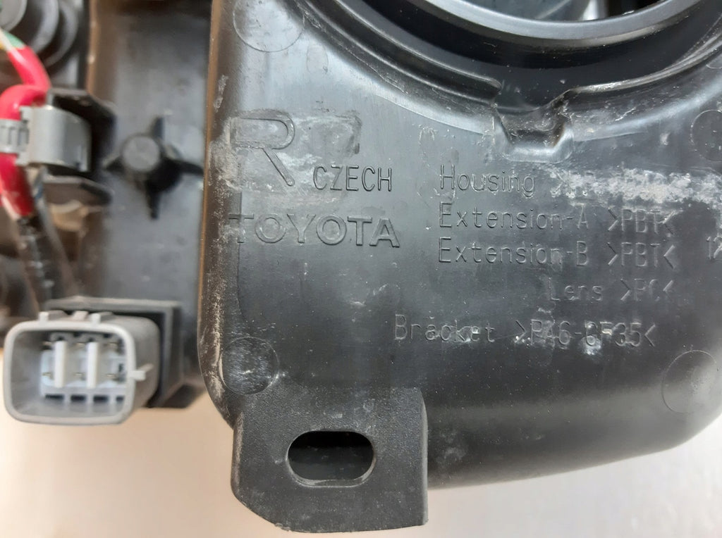 Frontscheinwerfer Toyota Yaris LED Rechts Scheinwerfer Headlight