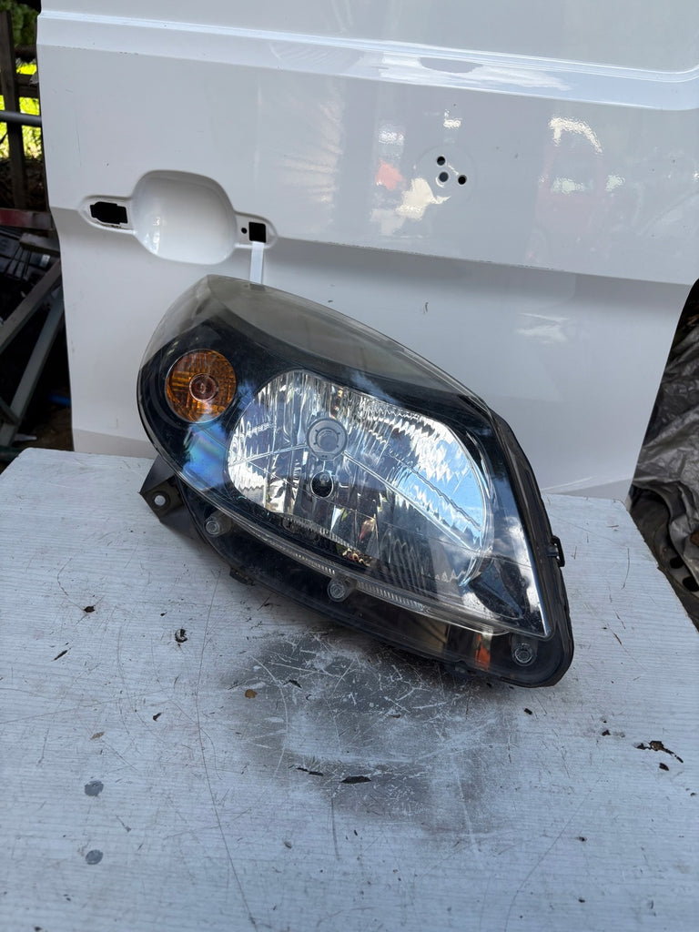 Frontscheinwerfer Dacia Sandero 260104793R Rechts Scheinwerfer Headlight