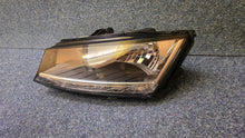 Laden Sie das Bild in den Galerie-Viewer, Frontscheinwerfer Skoda Fabia III 6V1941015D Links Scheinwerfer Headlight SCH1563775669dc