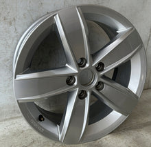 Laden Sie das Bild in den Galerie-Viewer, 1x Alufelge 16 Zoll 6.0&quot; 5x112 43ET 2GA601025Q VW T-Roc Rim Wheel