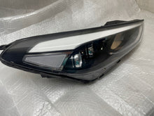 Laden Sie das Bild in den Galerie-Viewer, Frontscheinwerfer Hyundai III 92102-D7200 LED Rechts Scheinwerfer Headlight