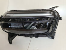 Laden Sie das Bild in den Galerie-Viewer, Frontscheinwerfer Jeep 52218719 LED Links Scheinwerfer Headlight SCH9775780531bk
