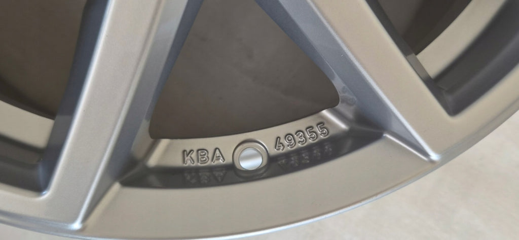 1x Alufelge 17 Zoll 7.5" 5x114.3 38ET KBA49355 Hyundai I Rim Wheel FEL2642320254vu