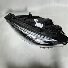 Laden Sie das Bild in den Galerie-Viewer, Frontscheinwerfer Mercedes-Benz W177 A1779062106 Links Scheinwerfer Headlight SCH7081296098pr