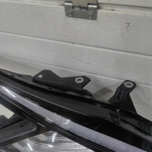 Load image into Gallery viewer, Frontscheinwerfer Kia Sportage 92102R2000 Rechts Scheinwerfer Headlight SCH8074639673bt